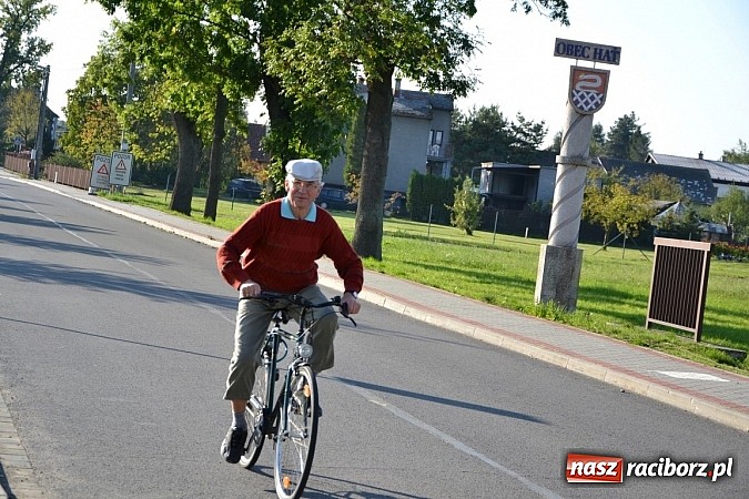 Zdjęcie w galerii na portalu naszraciborz.pl: Ponad dwustu cyklistów wzięło udział w rajdzie na pograniczu wiadomości z regionu