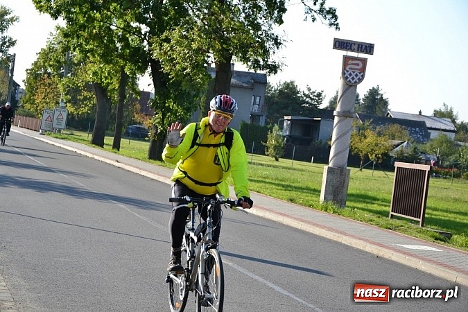 Zdjęcie w galerii na portalu naszraciborz.pl: Ponad dwustu cyklistów wzięło udział w rajdzie na pograniczu wiadomości z regionu