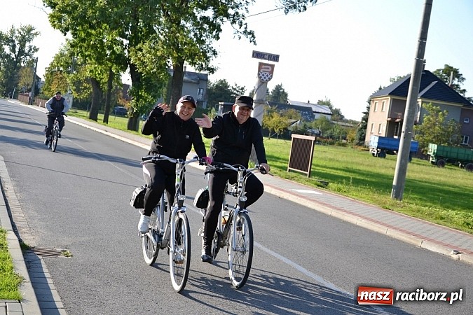 Zdjęcie w galerii na portalu naszraciborz.pl: Ponad dwustu cyklistów wzięło udział w rajdzie na pograniczu wiadomości z regionu
