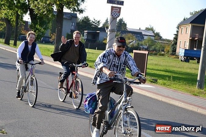 Zdjęcie w galerii na portalu naszraciborz.pl: Ponad dwustu cyklistów wzięło udział w rajdzie na pograniczu wiadomości z regionu