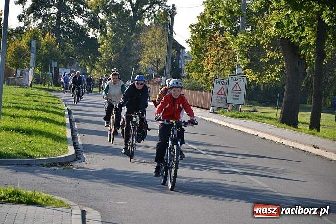 Zdjęcie w galerii na portalu naszraciborz.pl: Ponad dwustu cyklistów wzięło udział w rajdzie na pograniczu wiadomości z regionu
