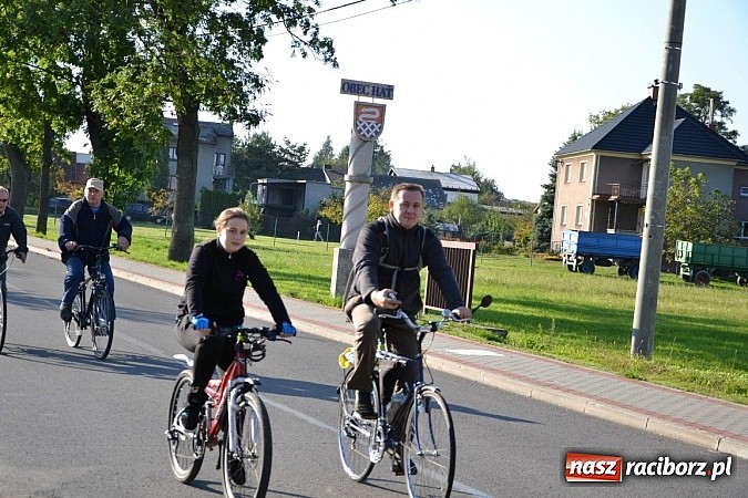 Zdjęcie w galerii na portalu naszraciborz.pl: Ponad dwustu cyklistów wzięło udział w rajdzie na pograniczu wiadomości z regionu