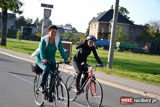 Zdjęcie w galerii na portalu naszraciborz.pl: Ponad dwustu cyklistów wzięło udział w rajdzie na pograniczu wiadomości z regionu