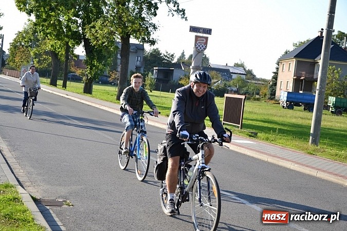 Zdjęcie w galerii na portalu naszraciborz.pl: Ponad dwustu cyklistów wzięło udział w rajdzie na pograniczu wiadomości z regionu