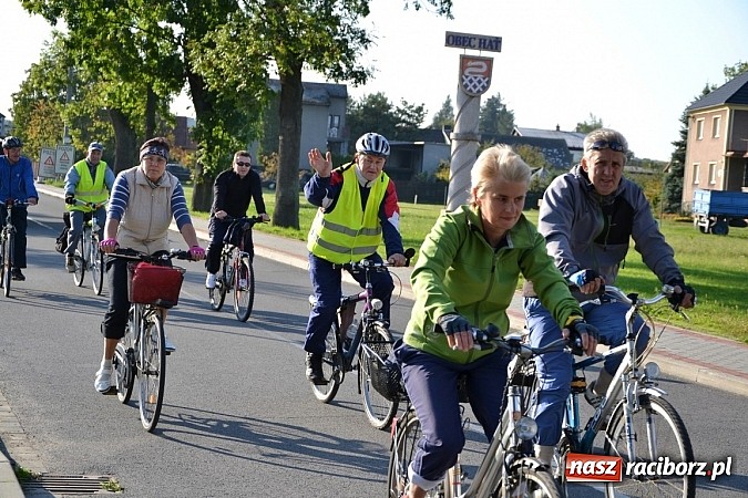 Zdjęcie w galerii na portalu naszraciborz.pl: Ponad dwustu cyklistów wzięło udział w rajdzie na pograniczu wiadomości z regionu