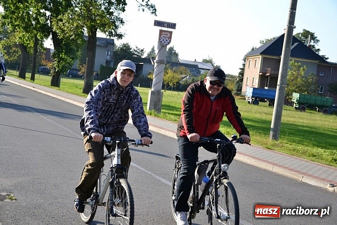 Zdjęcie w galerii na portalu naszraciborz.pl: Ponad dwustu cyklistów wzięło udział w rajdzie na pograniczu wiadomości z regionu