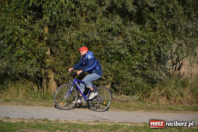 Zdjęcie w galerii na portalu naszraciborz.pl: Ponad dwustu cyklistów wzięło udział w rajdzie na pograniczu wiadomości z regionu