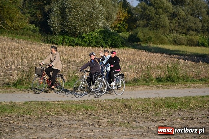 Zdjęcie w galerii na portalu naszraciborz.pl: Ponad dwustu cyklistów wzięło udział w rajdzie na pograniczu wiadomości z regionu