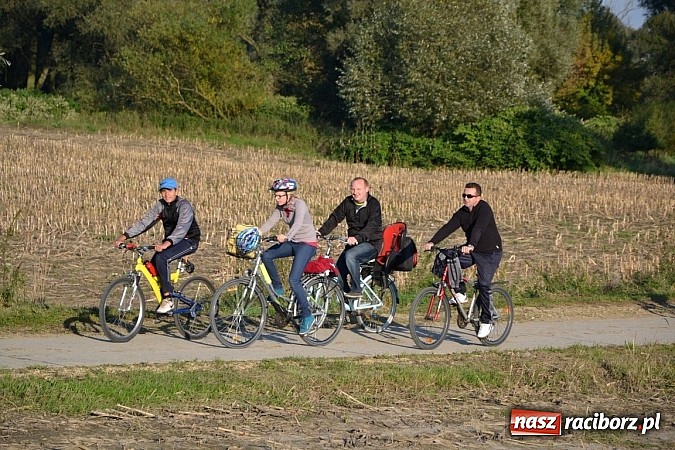 Zdjęcie w galerii na portalu naszraciborz.pl: Ponad dwustu cyklistów wzięło udział w rajdzie na pograniczu wiadomości z regionu