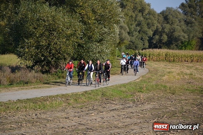Zdjęcie w galerii na portalu naszraciborz.pl: Ponad dwustu cyklistów wzięło udział w rajdzie na pograniczu wiadomości z regionu