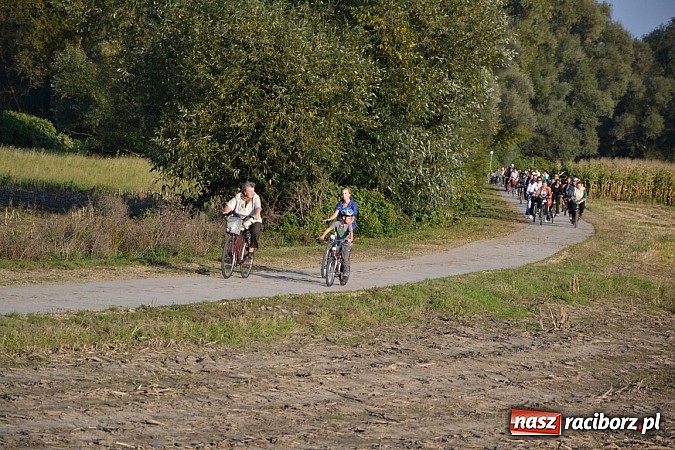 Zdjęcie w galerii na portalu naszraciborz.pl: Ponad dwustu cyklistów wzięło udział w rajdzie na pograniczu wiadomości z regionu