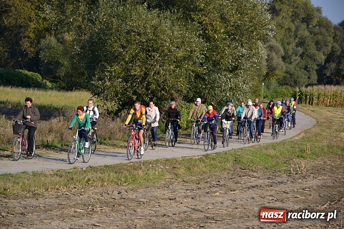 Zdjęcie w galerii na portalu naszraciborz.pl: Ponad dwustu cyklistów wzięło udział w rajdzie na pograniczu wiadomości z regionu