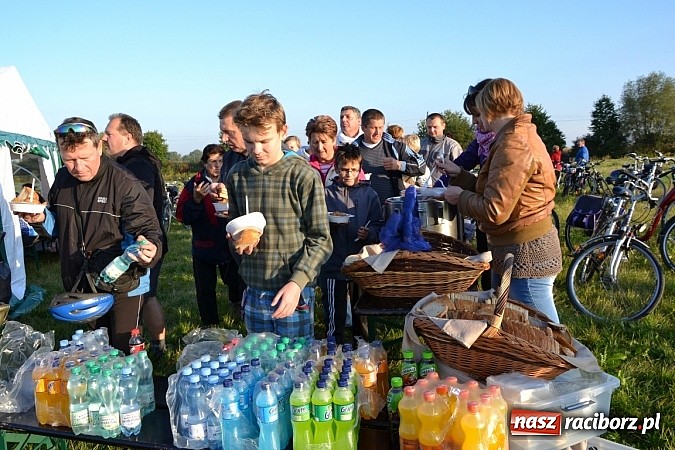 Zdjęcie w galerii na portalu naszraciborz.pl: Ponad dwustu cyklistów wzięło udział w rajdzie na pograniczu wiadomości z regionu