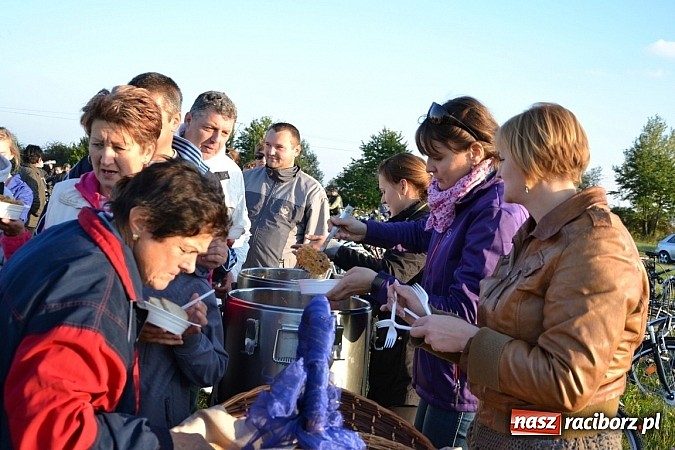 Zdjęcie w galerii na portalu naszraciborz.pl: Ponad dwustu cyklistów wzięło udział w rajdzie na pograniczu wiadomości z regionu