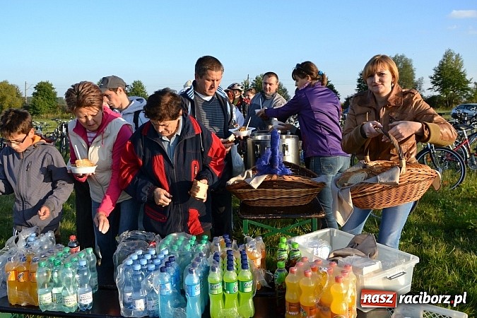 Zdjęcie w galerii na portalu naszraciborz.pl: Ponad dwustu cyklistów wzięło udział w rajdzie na pograniczu wiadomości z regionu