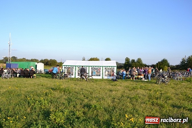 Zdjęcie w galerii na portalu naszraciborz.pl: Ponad dwustu cyklistów wzięło udział w rajdzie na pograniczu wiadomości z regionu
