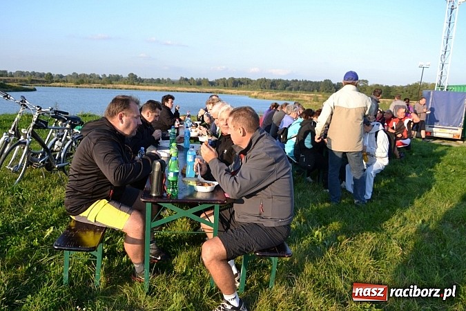 Zdjęcie w galerii na portalu naszraciborz.pl: Ponad dwustu cyklistów wzięło udział w rajdzie na pograniczu wiadomości z regionu