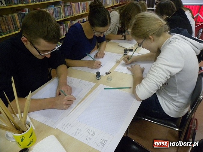 Zdjęcie w galerii na portalu naszraciborz.pl: Sztuka pięknego pisania powraca wiadomości z regionu