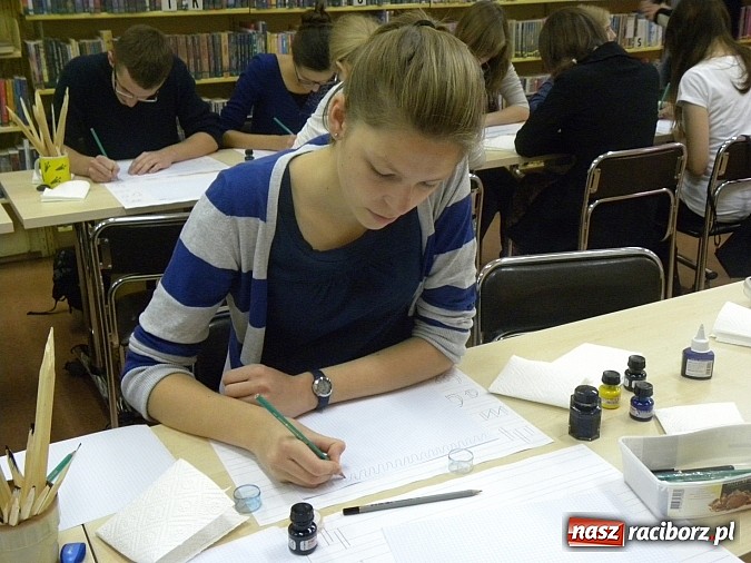 Zdjęcie w galerii na portalu naszraciborz.pl: Sztuka pięknego pisania powraca wiadomości z regionu