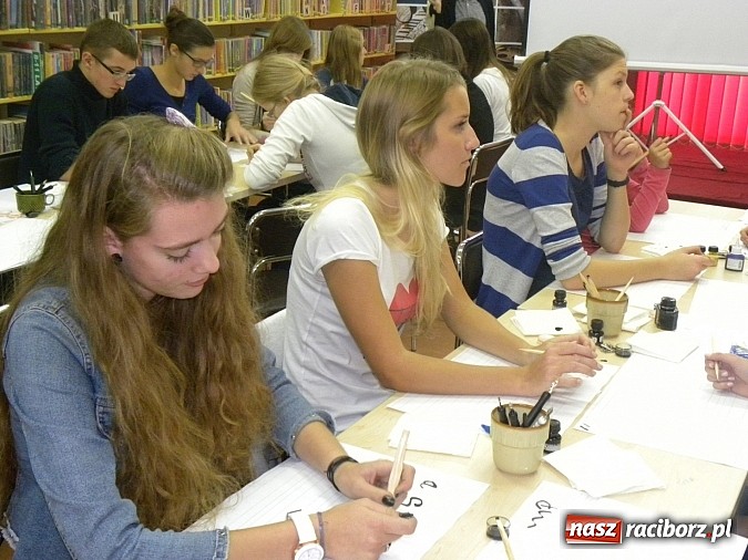 Zdjęcie w galerii na portalu naszraciborz.pl: Sztuka pięknego pisania powraca wiadomości z regionu