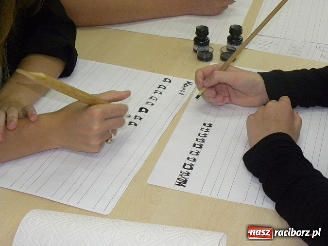 Zdjęcie w galerii na portalu naszraciborz.pl: Sztuka pięknego pisania powraca wiadomości z regionu