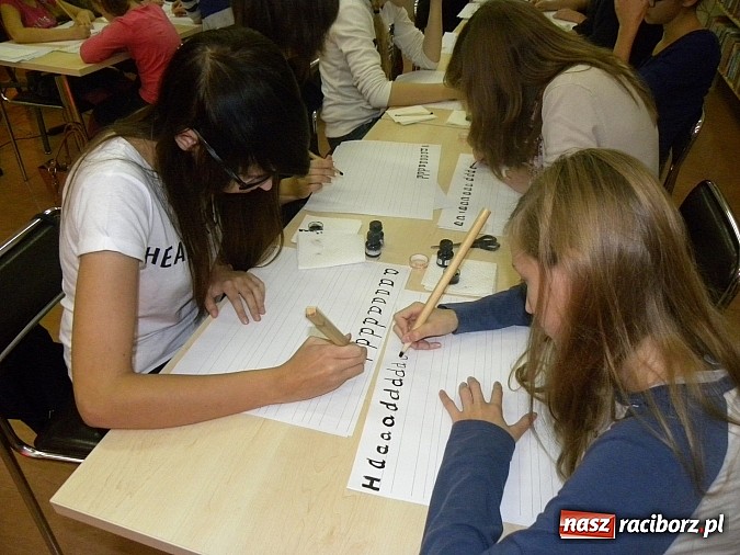 Zdjęcie w galerii na portalu naszraciborz.pl: Sztuka pięknego pisania powraca wiadomości z regionu