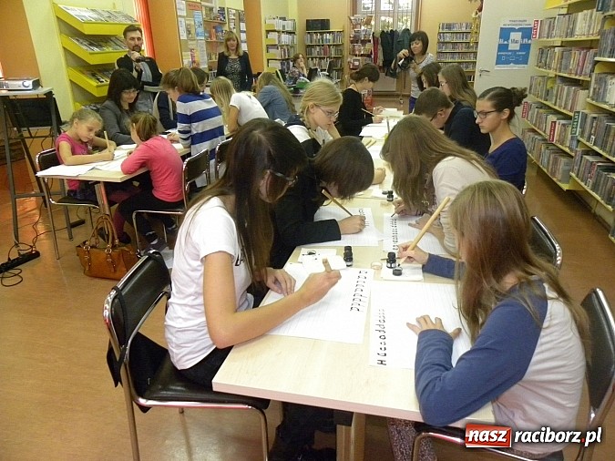 Zdjęcie w galerii na portalu naszraciborz.pl: Sztuka pięknego pisania powraca wiadomości z regionu