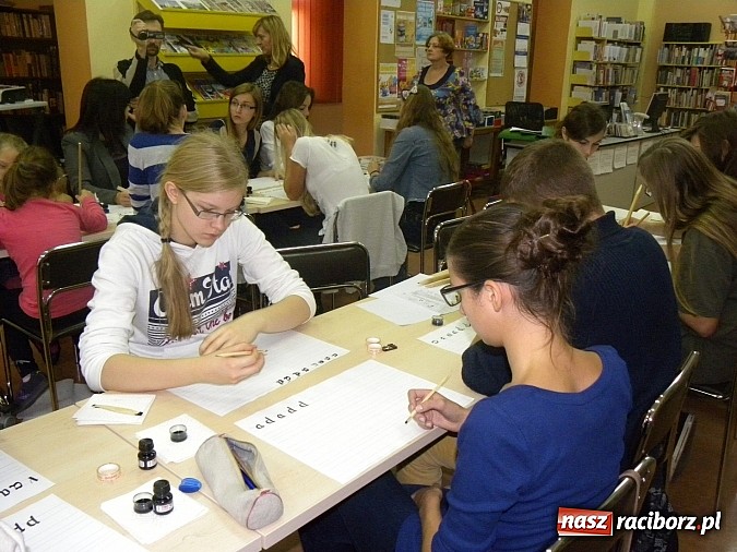 Zdjęcie w galerii na portalu naszraciborz.pl: Sztuka pięknego pisania powraca wiadomości z regionu