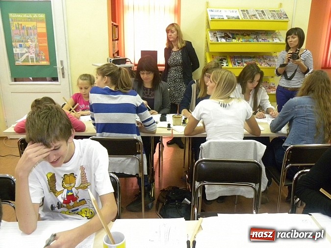 Zdjęcie w galerii na portalu naszraciborz.pl: Sztuka pięknego pisania powraca wiadomości z regionu