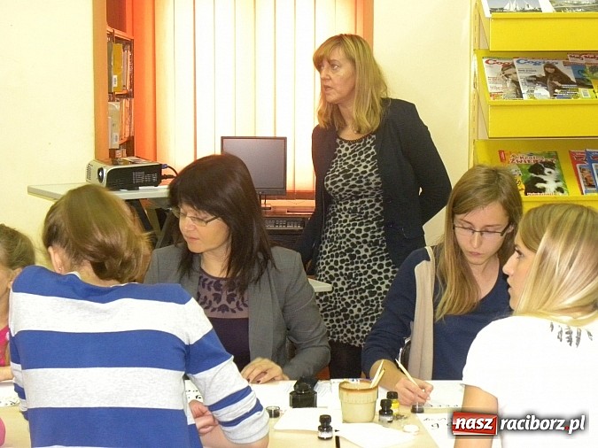 Zdjęcie w galerii na portalu naszraciborz.pl: Sztuka pięknego pisania powraca wiadomości z regionu