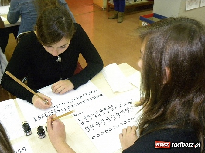 Zdjęcie w galerii na portalu naszraciborz.pl: Sztuka pięknego pisania powraca wiadomości z regionu