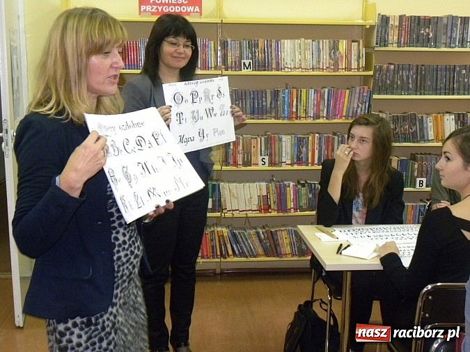 Zdjęcie w galerii na portalu naszraciborz.pl: Sztuka pięknego pisania powraca wiadomości z regionu