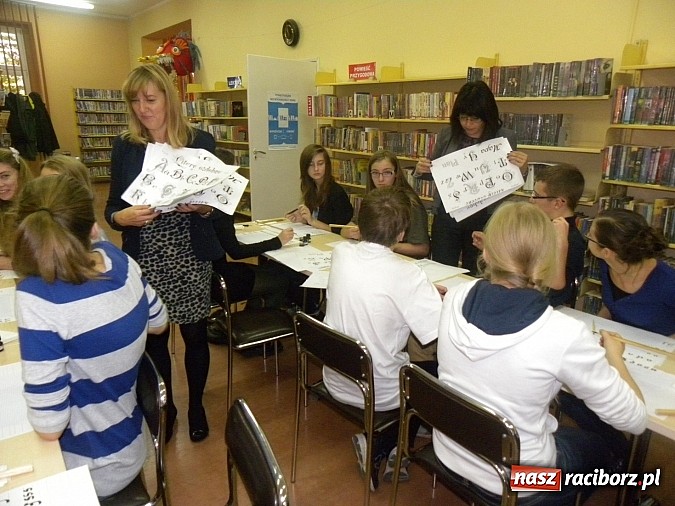 Zdjęcie w galerii na portalu naszraciborz.pl: Sztuka pięknego pisania powraca wiadomości z regionu