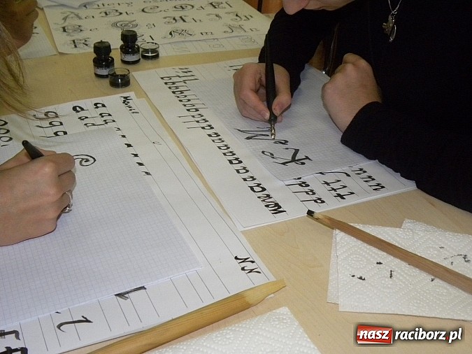 Zdjęcie w galerii na portalu naszraciborz.pl: Sztuka pięknego pisania powraca wiadomości z regionu