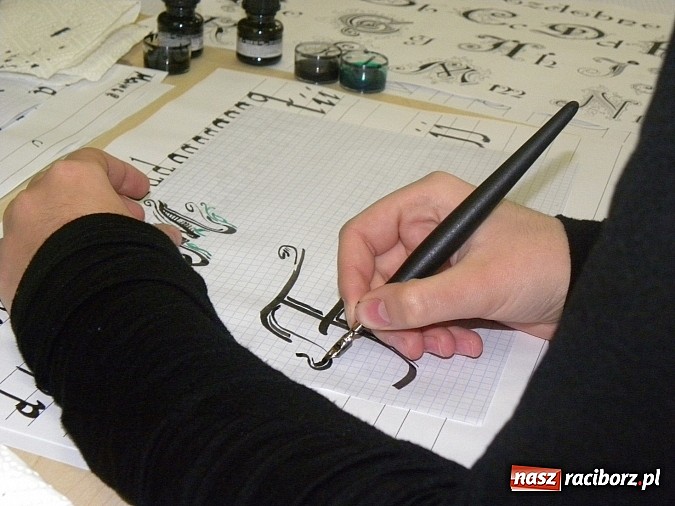 Zdjęcie w galerii na portalu naszraciborz.pl: Sztuka pięknego pisania powraca wiadomości z regionu