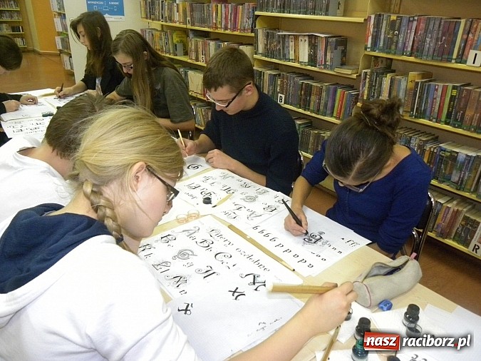 Zdjęcie w galerii na portalu naszraciborz.pl: Sztuka pięknego pisania powraca wiadomości z regionu