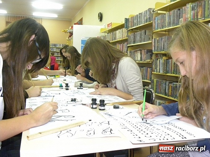 Zdjęcie w galerii na portalu naszraciborz.pl: Sztuka pięknego pisania powraca wiadomości z regionu