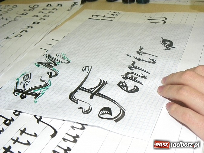 Zdjęcie w galerii na portalu naszraciborz.pl: Sztuka pięknego pisania powraca wiadomości z regionu