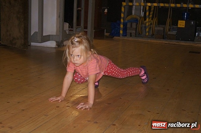 Zdjęcie w galerii na portalu naszraciborz.pl: W SP 4 zaczęli przygodę z tańcem wiadomości z regionu