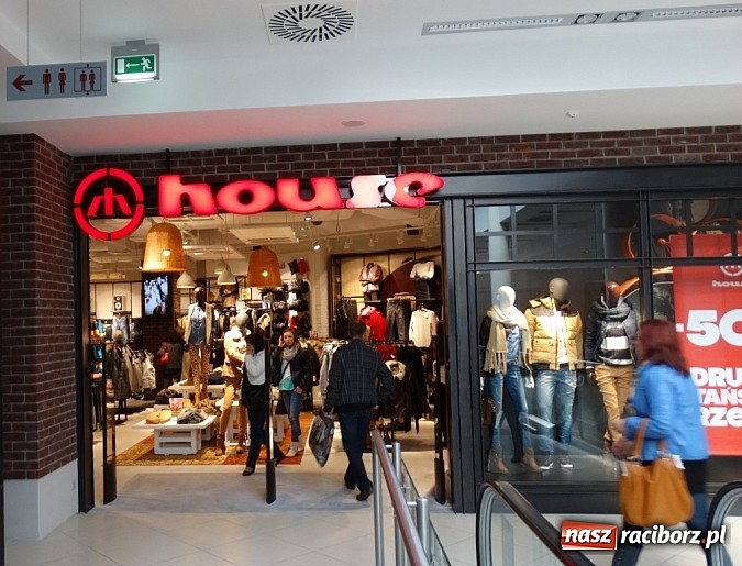 Zdjęcie w galerii na portalu naszraciborz.pl: Ponad 500 osób na otwarciu nowych salonów w Galerii Młyńskiej wiadomości z regionu