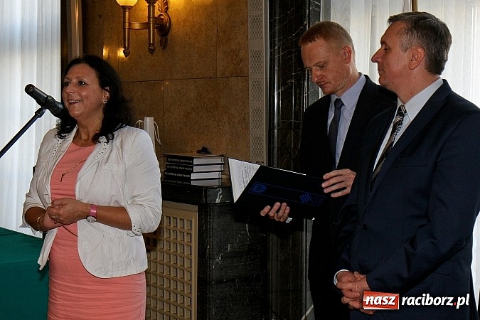 Zdjęcie w galerii na portalu naszraciborz.pl: Rafał Smoleń z nagrodą marszałka wiadomości z regionu