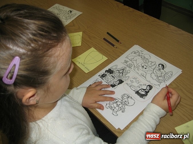 Zdjęcie w galerii na portalu naszraciborz.pl: Pasowanie na Pierwszaka w SP-18 wiadomości z regionu