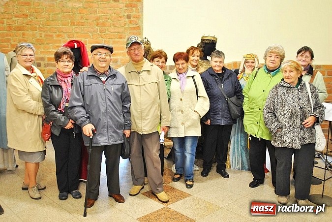 Zdjęcie w galerii na portalu naszraciborz.pl:  Członkowie grupy wsparcia Nadzieja zwiedzili zamek wiadomości z regionu