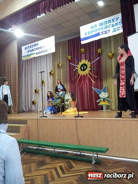 Zdjęcie w galerii na portalu naszraciborz.pl: Eko-wykłady, eko-moda i czołgi w centrum miasta. II LO na forum w Komsomolsku wiadomości z regionu