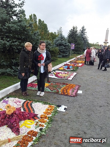 Zdjęcie w galerii na portalu naszraciborz.pl: Eko-wykłady, eko-moda i czołgi w centrum miasta. II LO na forum w Komsomolsku wiadomości z regionu