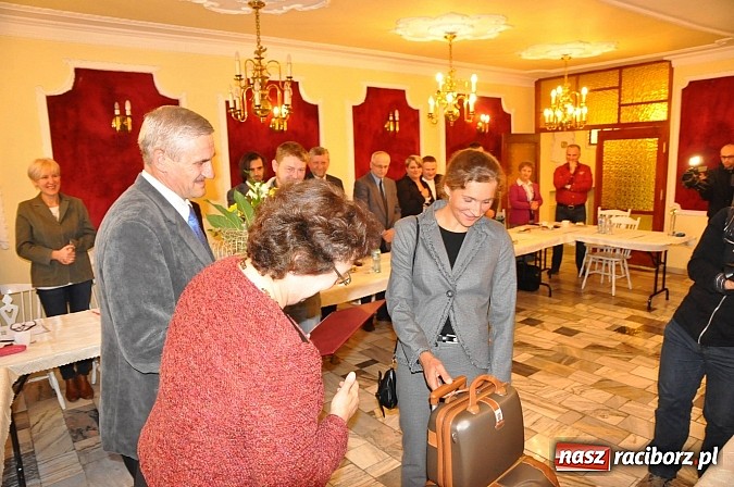 Zdjęcie w galerii na portalu naszraciborz.pl: Praca, talent i rodzina - Ewa Bugdoł wygrała Puchar Świata. Dziś odebrała gratulacje wiadomości z regionu