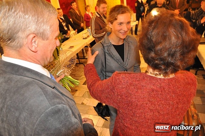 Zdjęcie w galerii na portalu naszraciborz.pl: Praca, talent i rodzina - Ewa Bugdoł wygrała Puchar Świata. Dziś odebrała gratulacje wiadomości z regionu