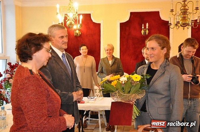 Zdjęcie w galerii na portalu naszraciborz.pl: Praca, talent i rodzina - Ewa Bugdoł wygrała Puchar Świata. Dziś odebrała gratulacje wiadomości z regionu