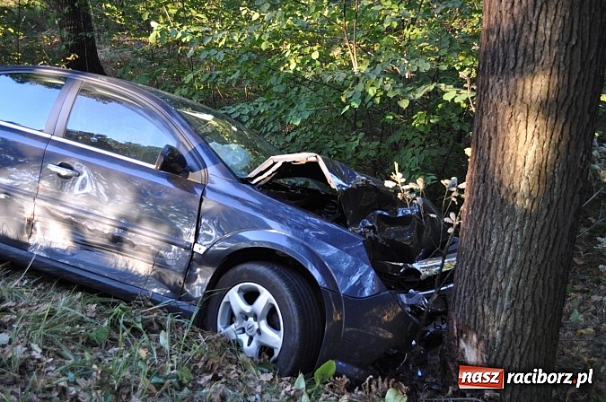 Zdjęcie w galerii na portalu naszraciborz.pl: Zderzenie vectry z volkswagenem polo na DW 922 wiadomości z regionu