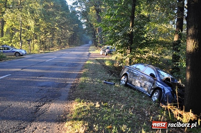 Zdjęcie w galerii na portalu naszraciborz.pl: Zderzenie vectry z volkswagenem polo na DW 922 wiadomości z regionu